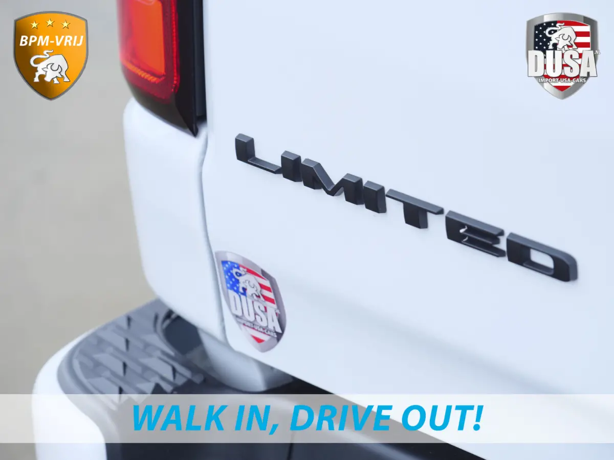1500 | Limited | 5.7 V8 | HEMI | Night Edition | Panorama dak  | Luchtvering | BPM-VRIJ | Bright white Getoonde accessoires zijn verkrijgbaar tegen meerprijs