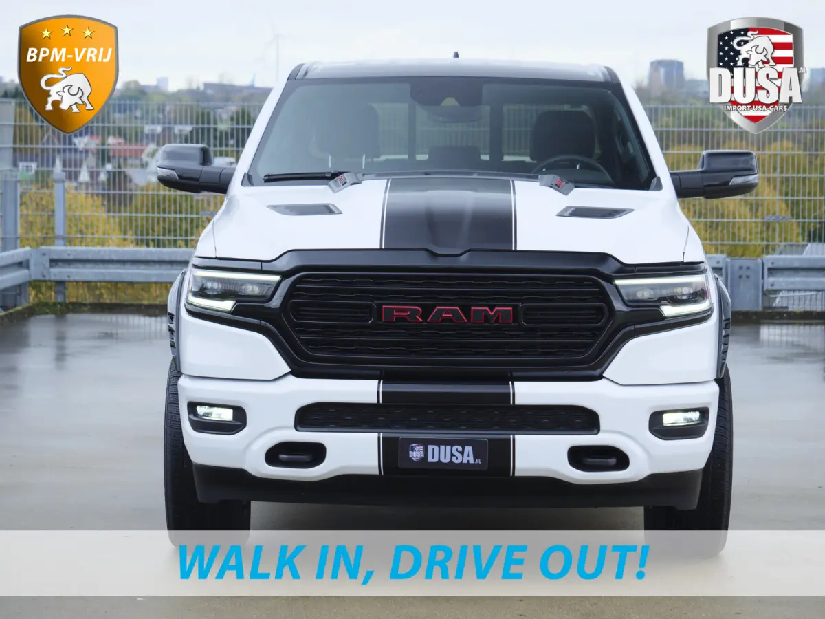 1500 | Limited | 5.7 V8 | HEMI | Night Edition | Panorama dak  | Luchtvering | BPM-VRIJ | Bright white Getoonde accessoires zijn verkrijgbaar tegen meerprijs
