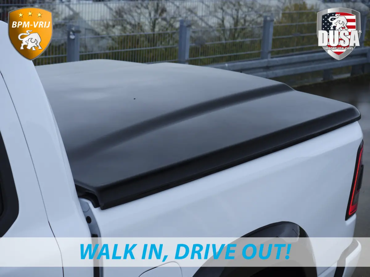 1500 | Limited | 5.7 V8 | HEMI | Night Edition | Panorama dak  | Luchtvering | BPM-VRIJ | Bright white Getoonde accessoires zijn verkrijgbaar tegen meerprijs