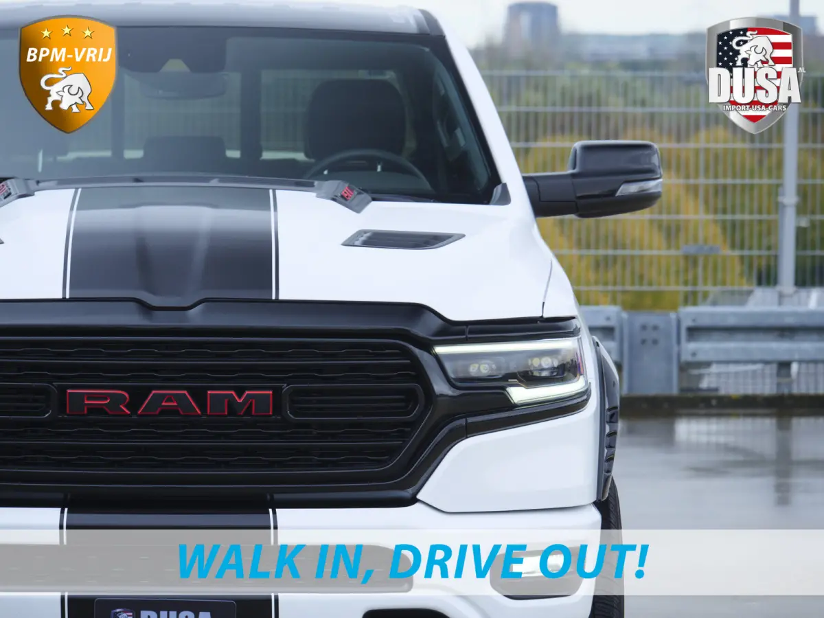 1500 | Limited | 5.7 V8 | HEMI | Night Edition | Panorama dak  | Luchtvering | BPM-VRIJ | Bright white Getoonde accessoires zijn verkrijgbaar tegen meerprijs
