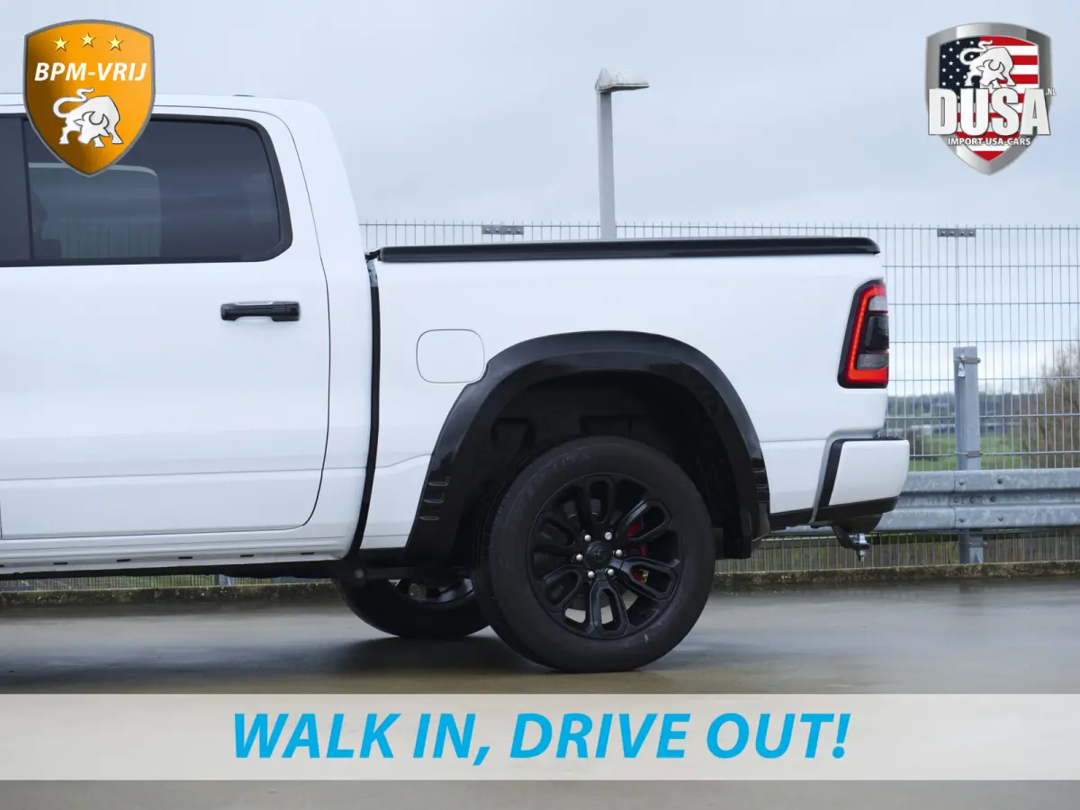 1500 | Limited | 5.7 V8 | HEMI | Night Edition | Panorama dak  | Luchtvering | BPM-VRIJ | Bright white Getoonde accessoires zijn verkrijgbaar tegen meerprijs