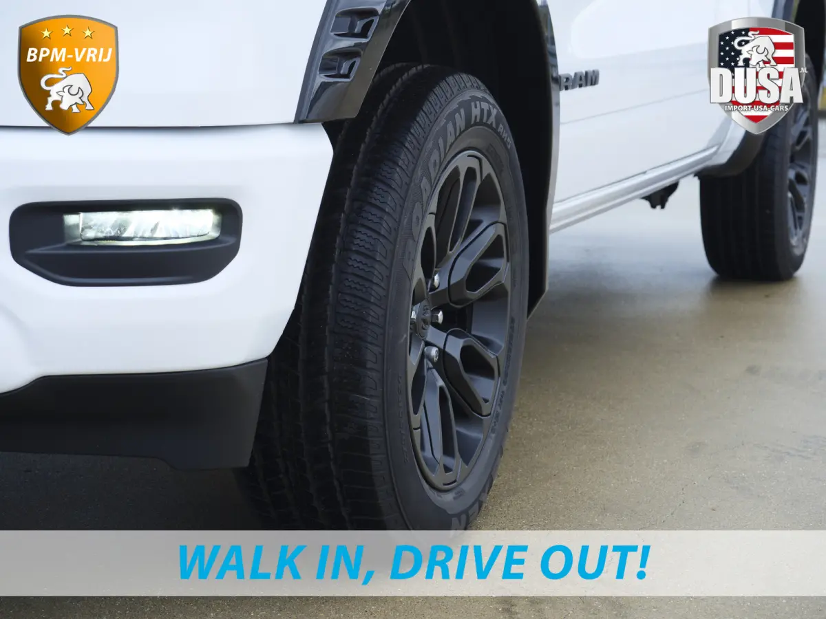 1500 | Limited | 5.7 V8 | HEMI | Night Edition | Panorama dak  | Luchtvering | BPM-VRIJ | Bright white Getoonde accessoires zijn verkrijgbaar tegen meerprijs