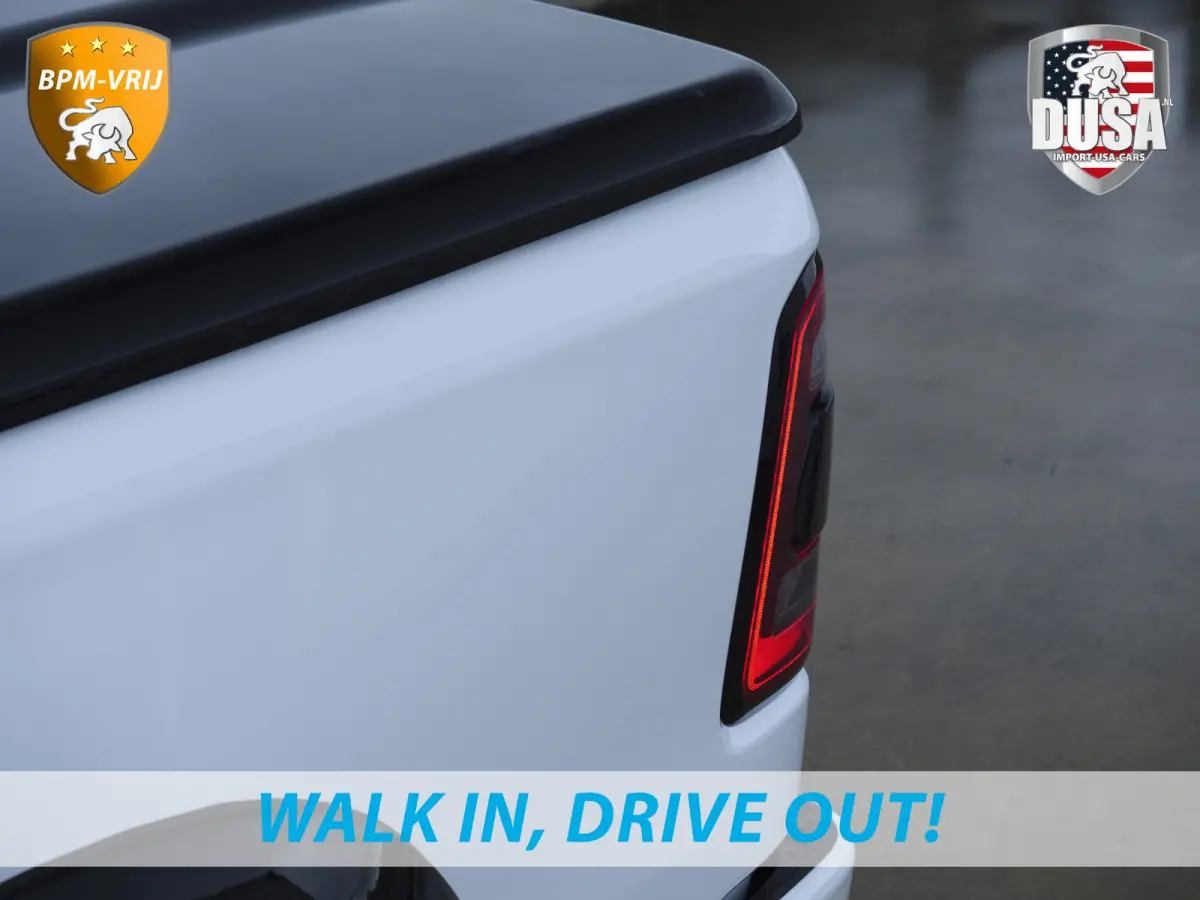 1500 | Limited | 5.7 V8 | HEMI | Night Edition | Panorama dak  | Luchtvering | BPM-VRIJ | Bright white Getoonde accessoires zijn verkrijgbaar tegen meerprijs