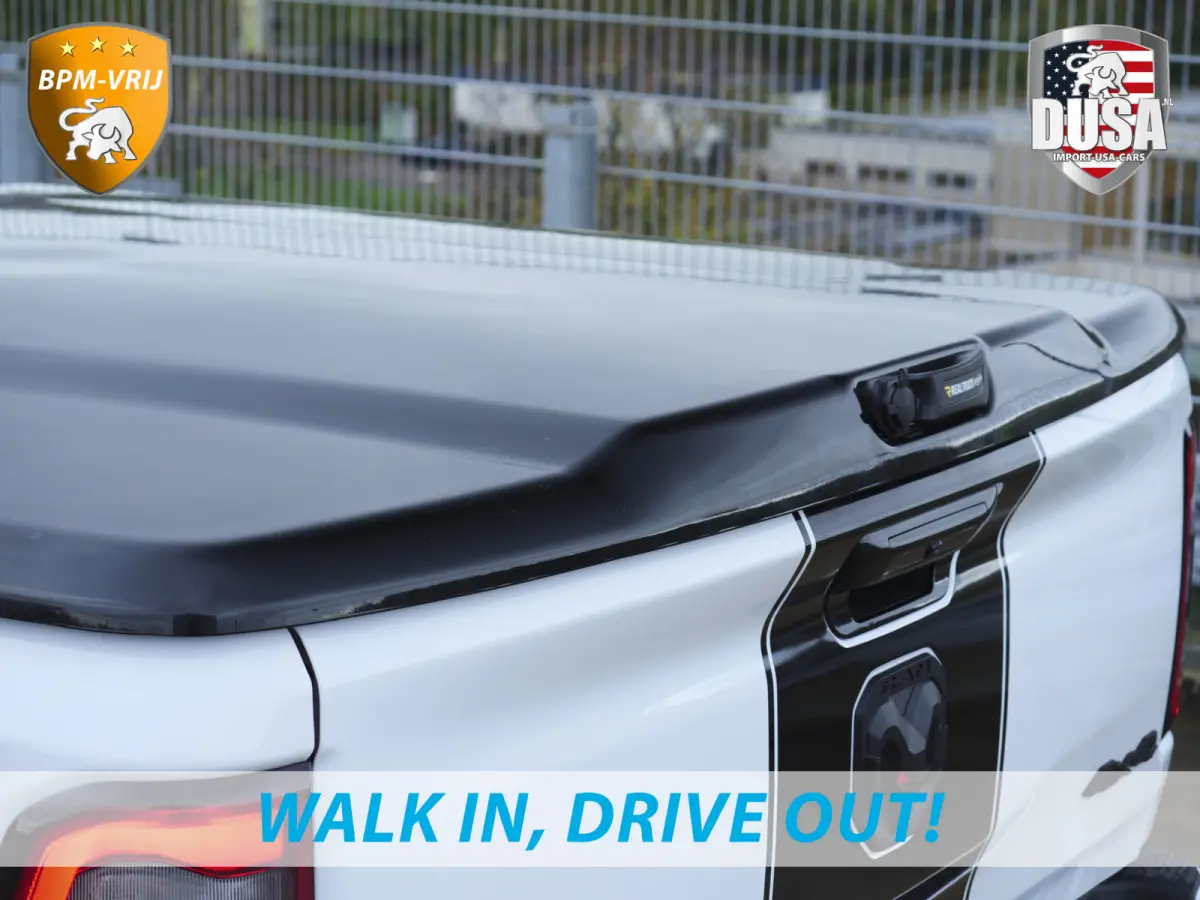 1500 | Limited | 5.7 V8 | HEMI | Night Edition | Panorama dak  | Luchtvering | BPM-VRIJ | Bright white Getoonde accessoires zijn verkrijgbaar tegen meerprijs