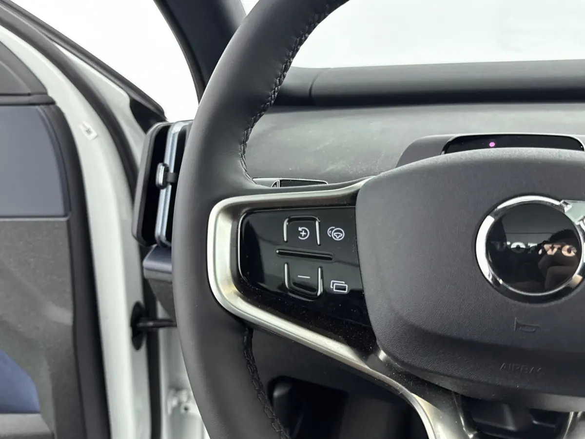 Twin Motor Performance Ultra 69 kWh | Warmtepomp | Stoel + Stuur verwarming | Extra getint Glas | PDC V+A en 360 Camera | Harman en Kardon Audio | Elektrische stoelbediening | Panoramadak |