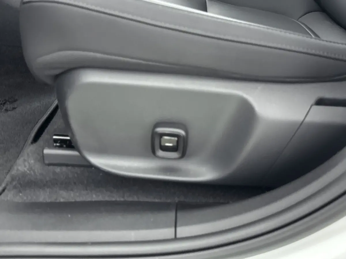 Twin Motor Performance Ultra 69 kWh | Warmtepomp | Stoel + Stuur verwarming | Extra getint Glas | PDC V+A en 360 Camera | Harman en Kardon Audio | Elektrische stoelbediening | Panoramadak |