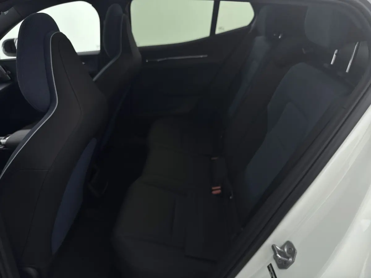 Twin Motor Performance Ultra 69 kWh | Warmtepomp | Stoel + Stuur verwarming | Extra getint Glas | PDC V+A en 360 Camera | Harman en Kardon Audio | Elektrische stoelbediening | Panoramadak |