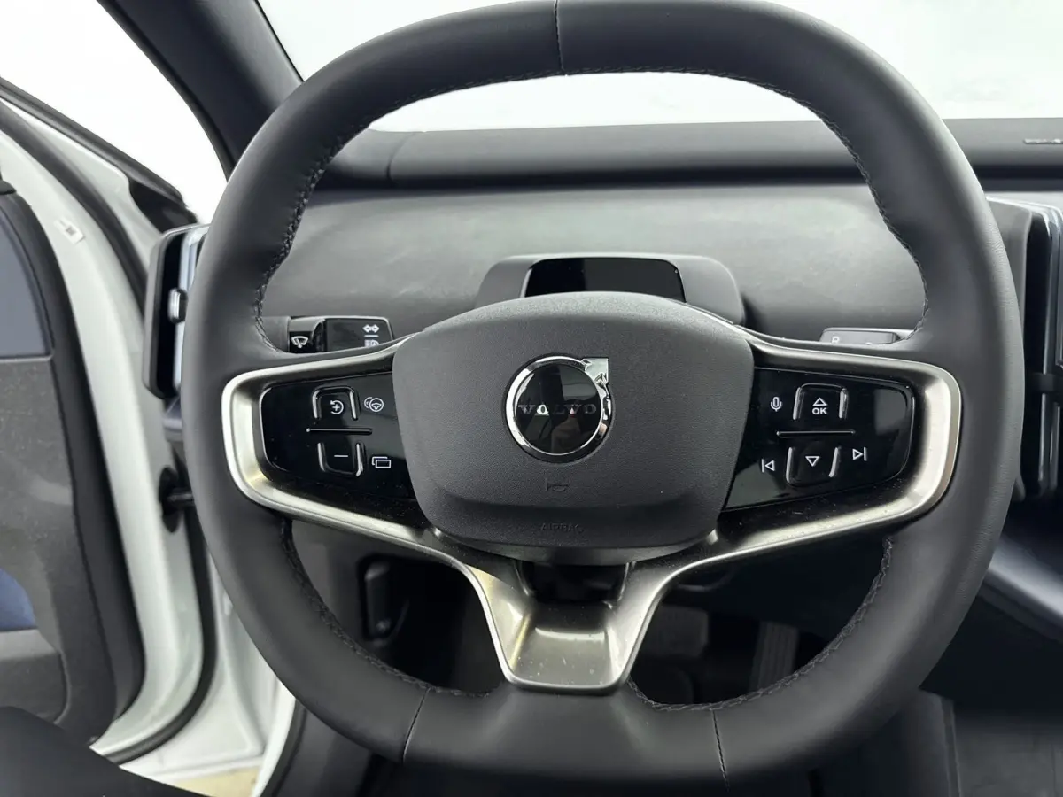 Twin Motor Performance Ultra 69 kWh | Warmtepomp | Stoel + Stuur verwarming | Extra getint Glas | PDC V+A en 360 Camera | Harman en Kardon Audio | Elektrische stoelbediening | Panoramadak |