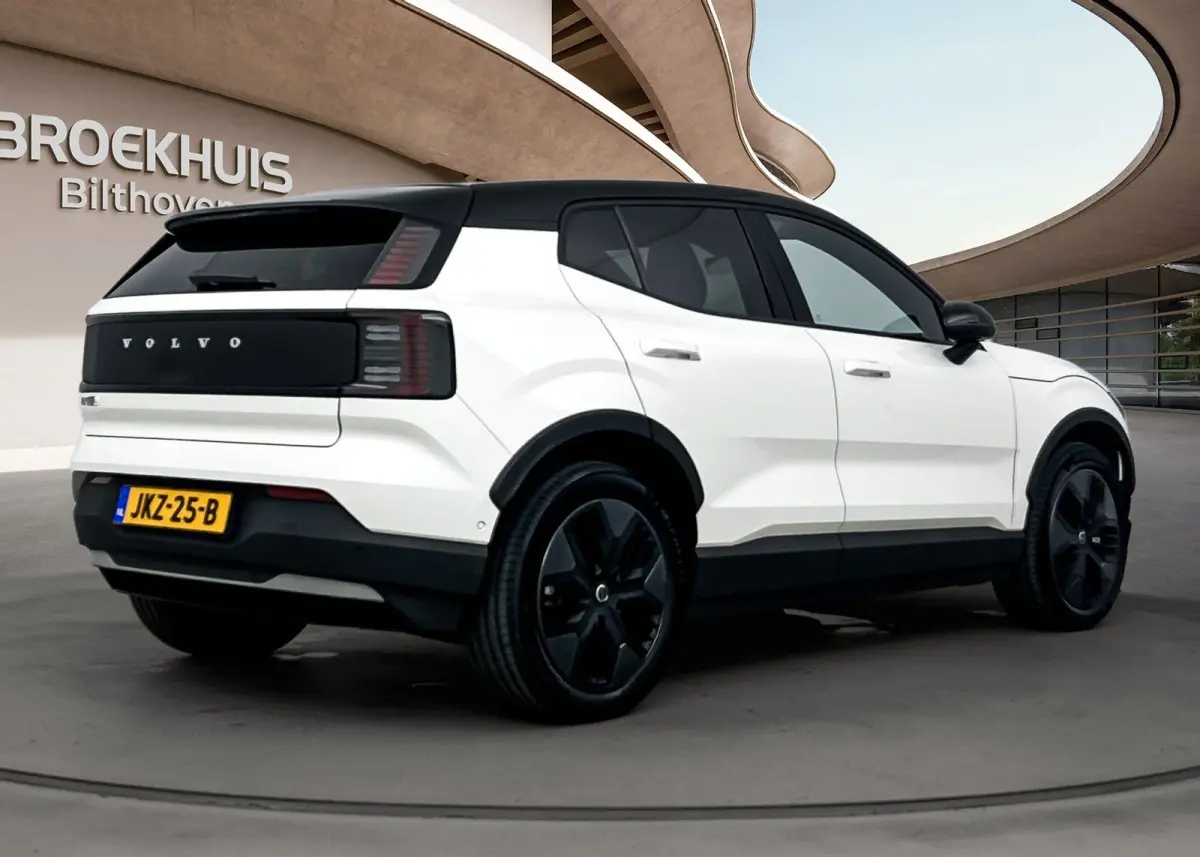 Twin Motor Performance Ultra 69 kWh | Warmtepomp | Stoel + Stuur verwarming | Extra getint Glas | PDC V+A en 360 Camera | Harman en Kardon Audio | Elektrische stoelbediening | Panoramadak |