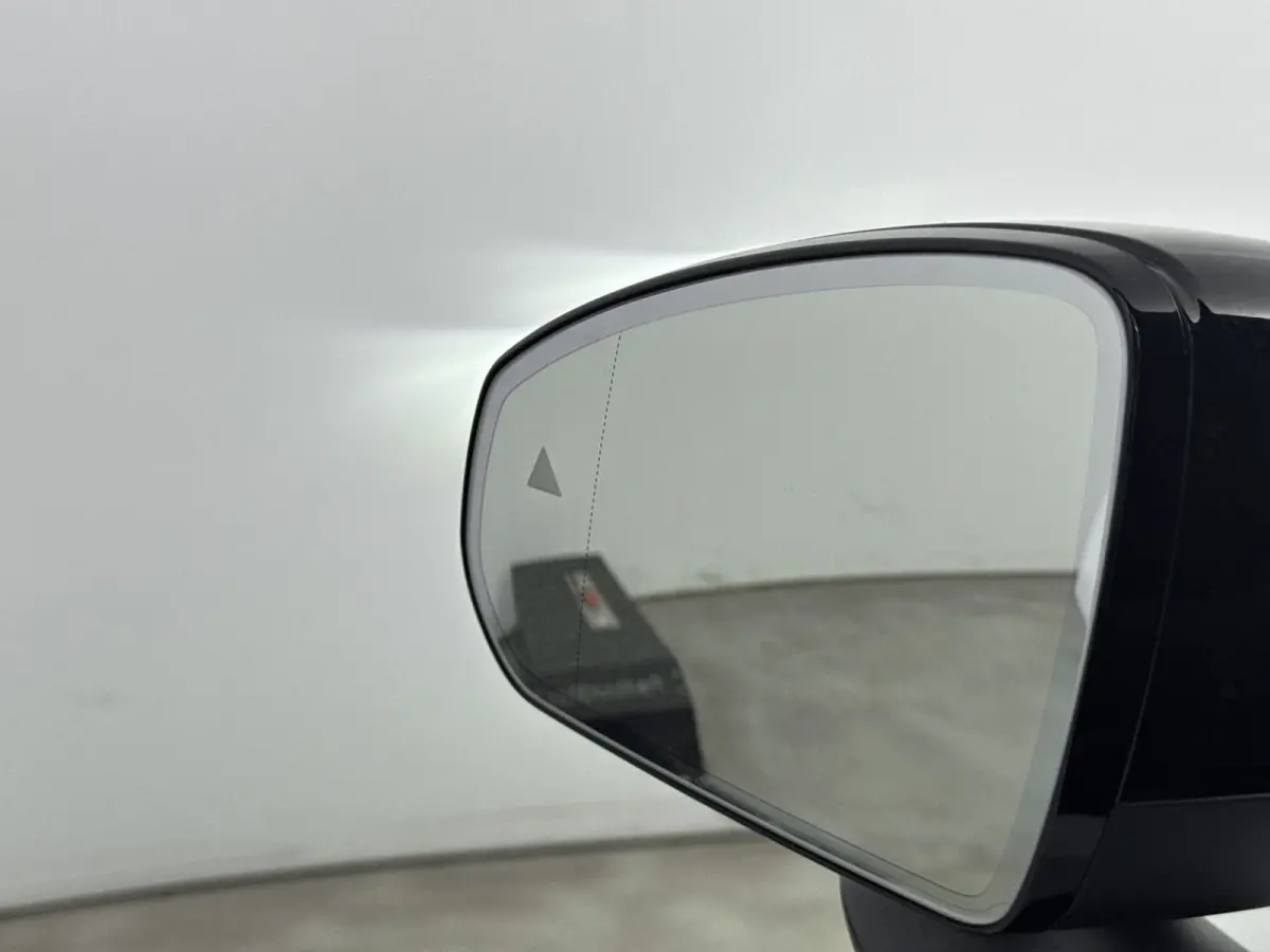 Twin Motor Performance Ultra 69 kWh | Warmtepomp | Stoel + Stuur verwarming | Extra getint Glas | PDC V+A en 360 Camera | Harman en Kardon Audio | Elektrische stoelbediening | Panoramadak |