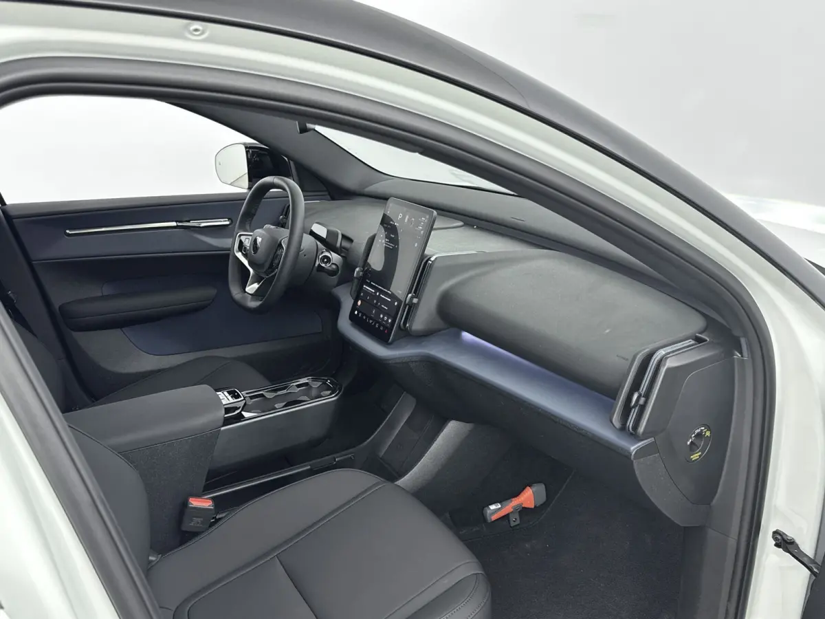Twin Motor Performance Ultra 69 kWh | Warmtepomp | Stoel + Stuur verwarming | Extra getint Glas | PDC V+A en 360 Camera | Harman en Kardon Audio | Elektrische stoelbediening | Panoramadak |