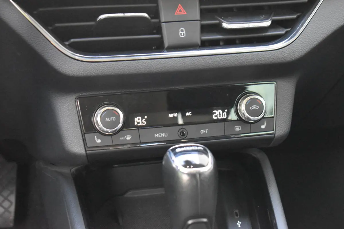 1.0 TSI ECC LMV NAVI CRUISE CAMERA