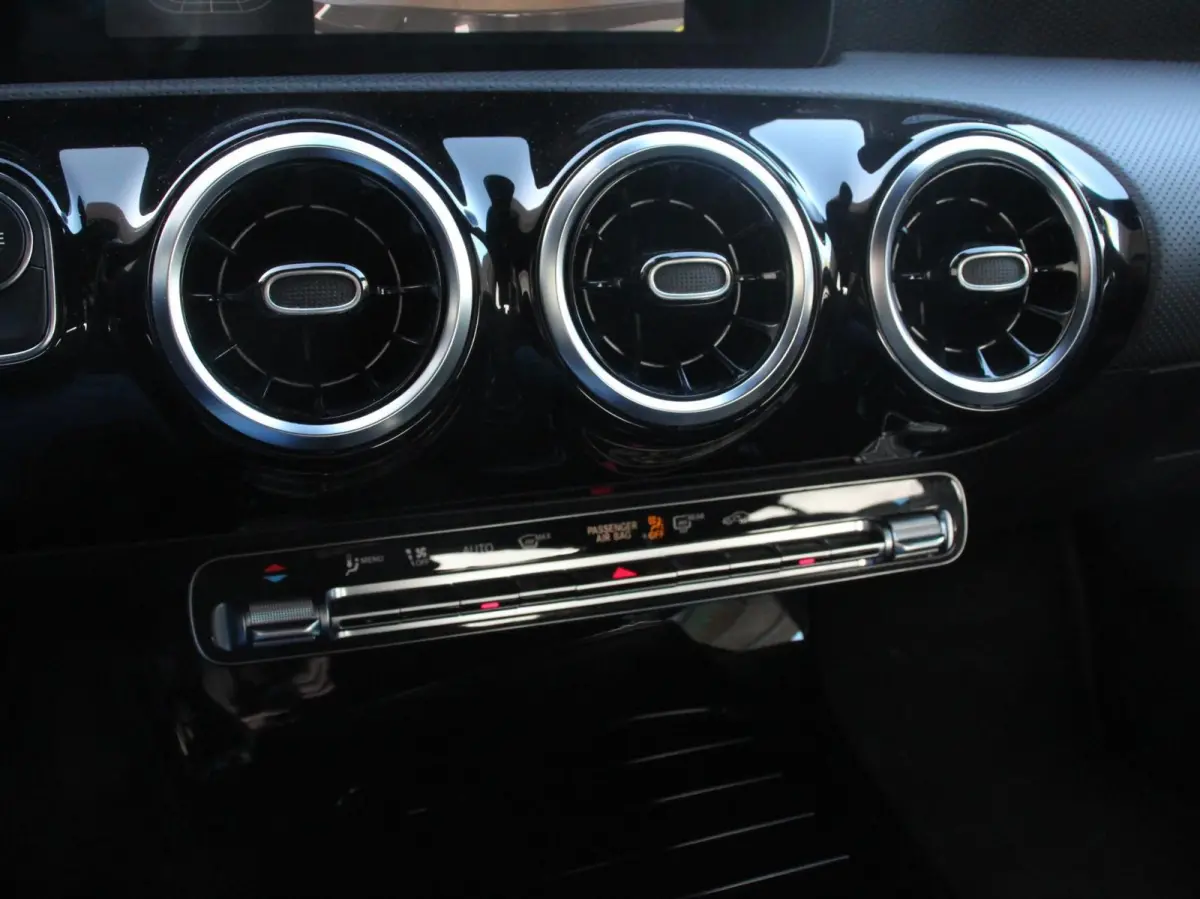 200 Automaat Advantage Navigatie Apple Carplay/Android Auto Camera Adaptive cruise control Stoelverwarming Parkeer sensoren