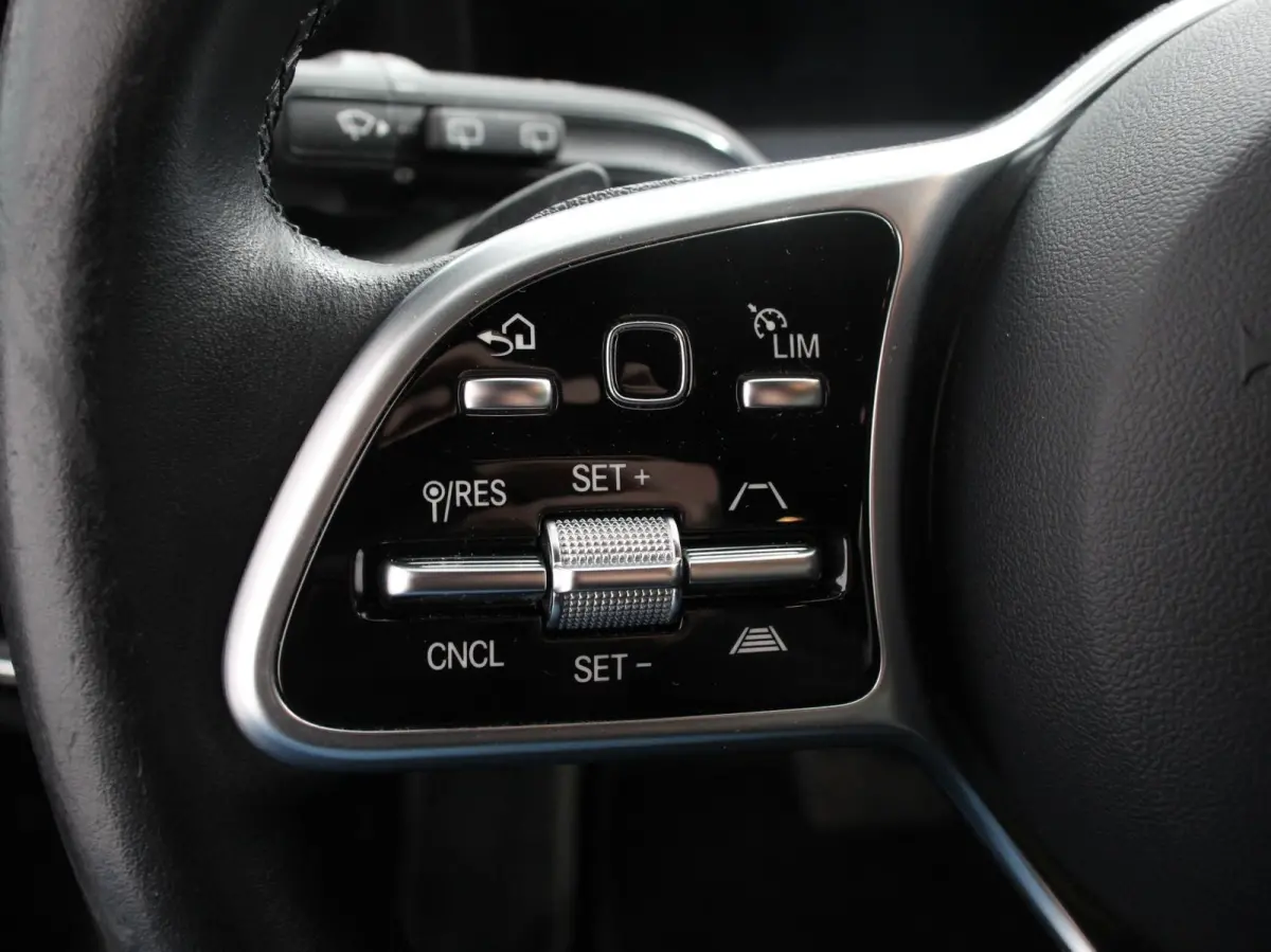 200 Automaat Advantage Navigatie Apple Carplay/Android Auto Camera Adaptive cruise control Stoelverwarming Parkeer sensoren