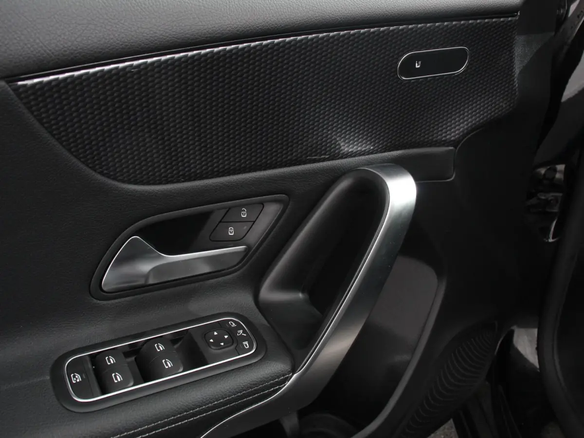 200 Automaat Advantage Navigatie Apple Carplay/Android Auto Camera Adaptive cruise control Stoelverwarming Parkeer sensoren