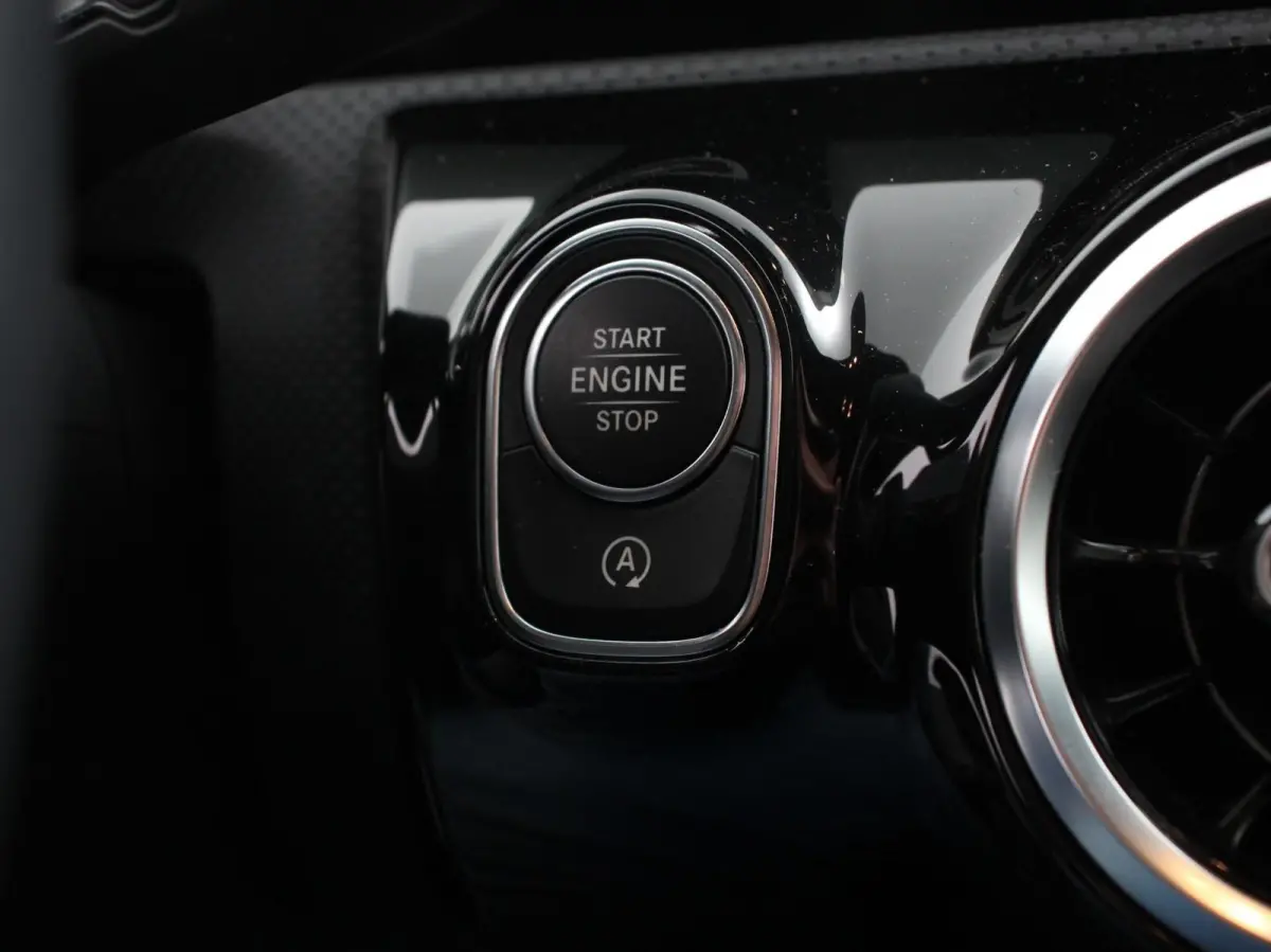 200 Automaat Advantage Navigatie Apple Carplay/Android Auto Camera Adaptive cruise control Stoelverwarming Parkeer sensoren