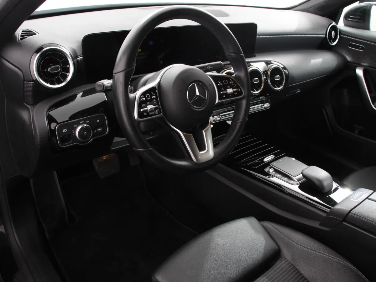 200 Automaat Advantage Navigatie Apple Carplay/Android Auto Camera Adaptive cruise control Stoelverwarming Parkeer sensoren