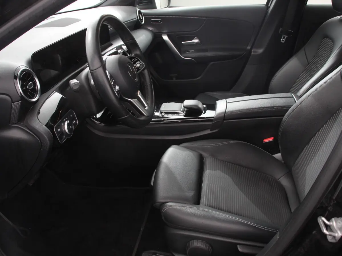 200 Automaat Advantage Navigatie Apple Carplay/Android Auto Camera Adaptive cruise control Stoelverwarming Parkeer sensoren