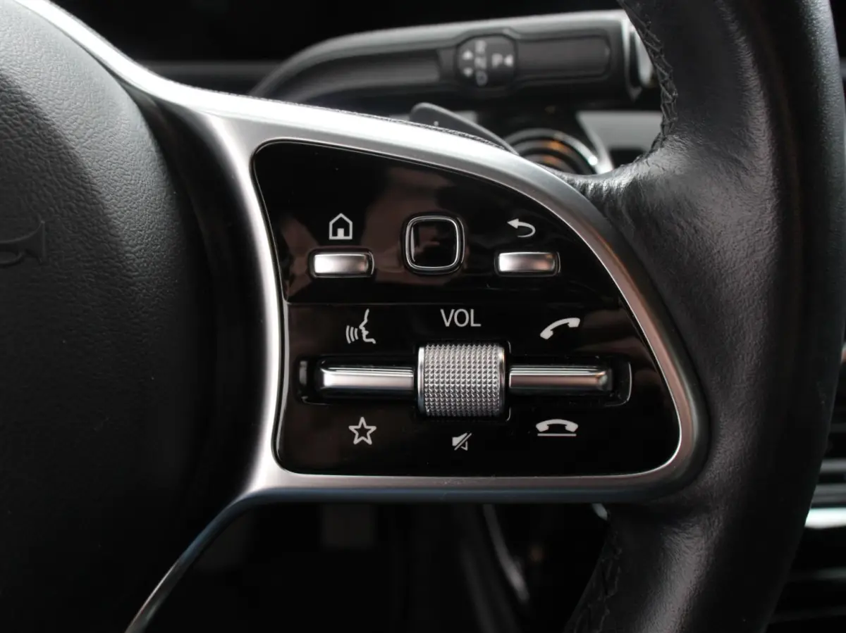 200 Automaat Advantage Navigatie Apple Carplay/Android Auto Camera Adaptive cruise control Stoelverwarming Parkeer sensoren