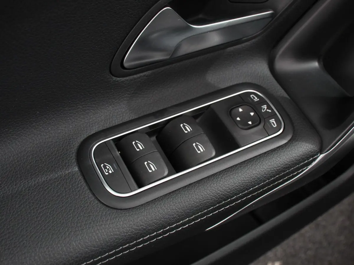 200 Automaat Advantage Navigatie Apple Carplay/Android Auto Camera Adaptive cruise control Stoelverwarming Parkeer sensoren