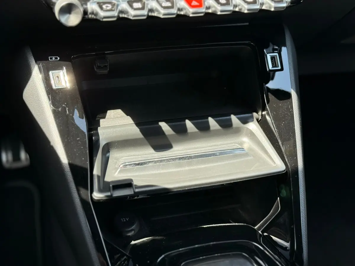 1.2 PureTech GT Achteruitrijcamera | Adeptieve cruise control | Keyless| Interieurverlichting | Stoelverwarming | Apple carplay & Android auto