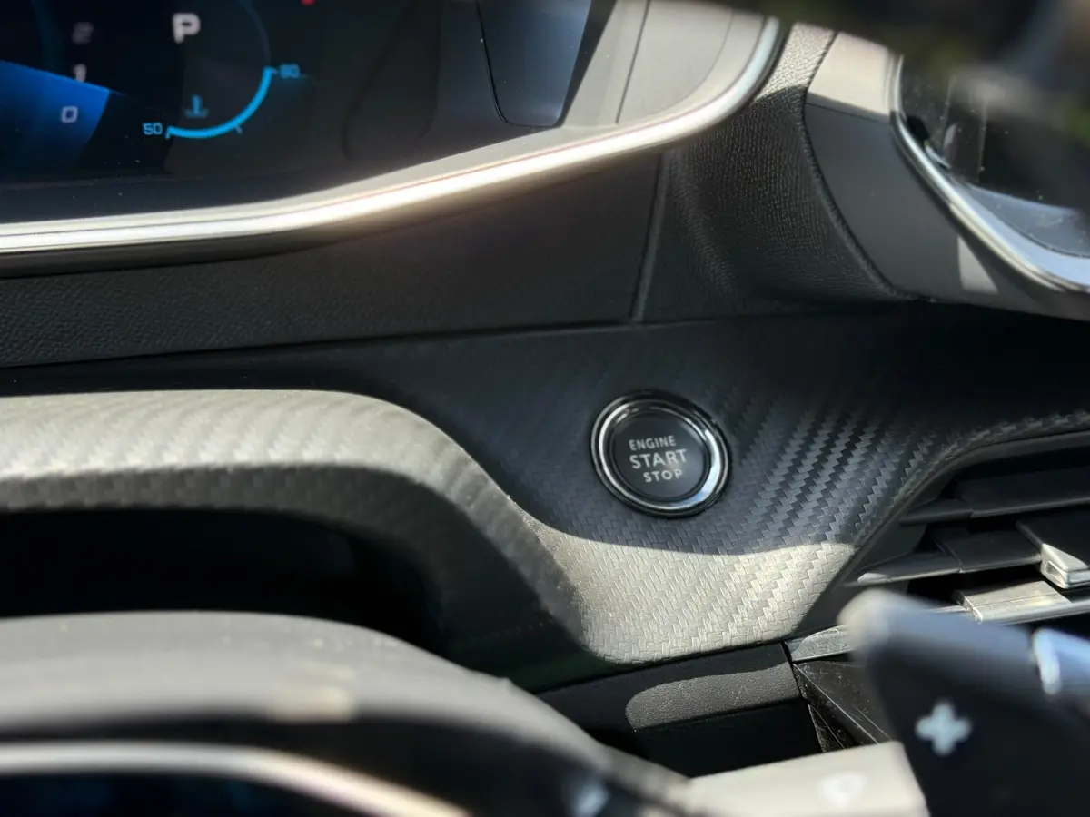 1.2 PureTech GT Achteruitrijcamera | Adeptieve cruise control | Keyless| Interieurverlichting | Stoelverwarming | Apple carplay & Android auto