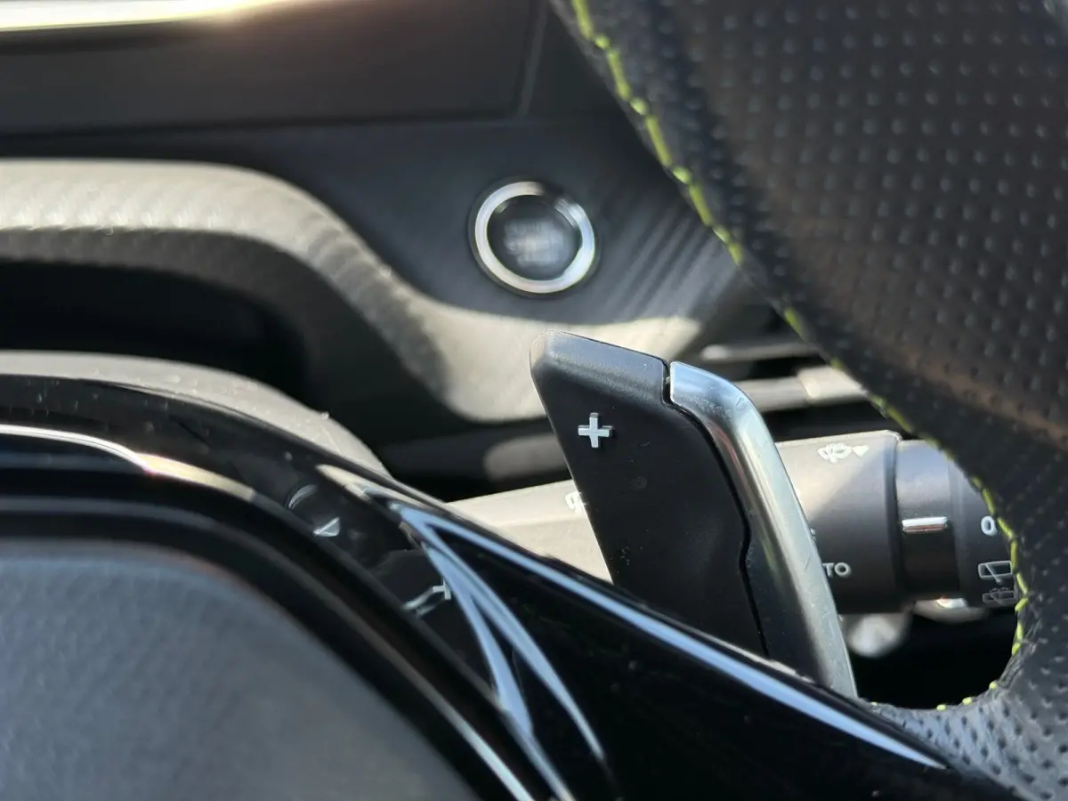 1.2 PureTech GT Achteruitrijcamera | Adeptieve cruise control | Keyless| Interieurverlichting | Stoelverwarming | Apple carplay & Android auto