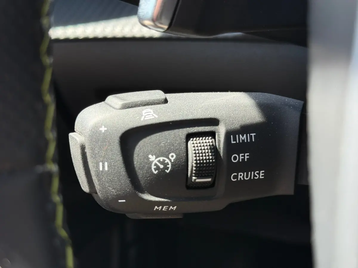 1.2 PureTech GT Achteruitrijcamera | Adeptieve cruise control | Keyless| Interieurverlichting | Stoelverwarming | Apple carplay & Android auto