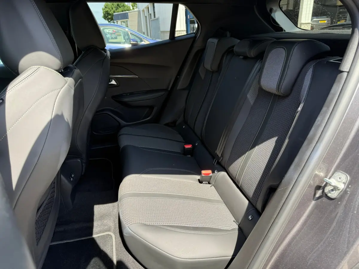 1.2 PureTech GT Achteruitrijcamera | Adeptieve cruise control | Keyless| Interieurverlichting | Stoelverwarming | Apple carplay & Android auto