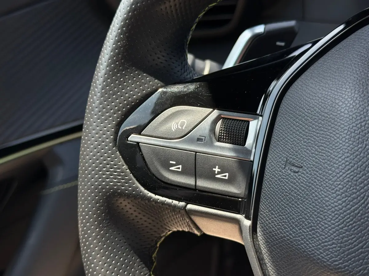 1.2 PureTech GT Achteruitrijcamera | Adeptieve cruise control | Keyless| Interieurverlichting | Stoelverwarming | Apple carplay & Android auto