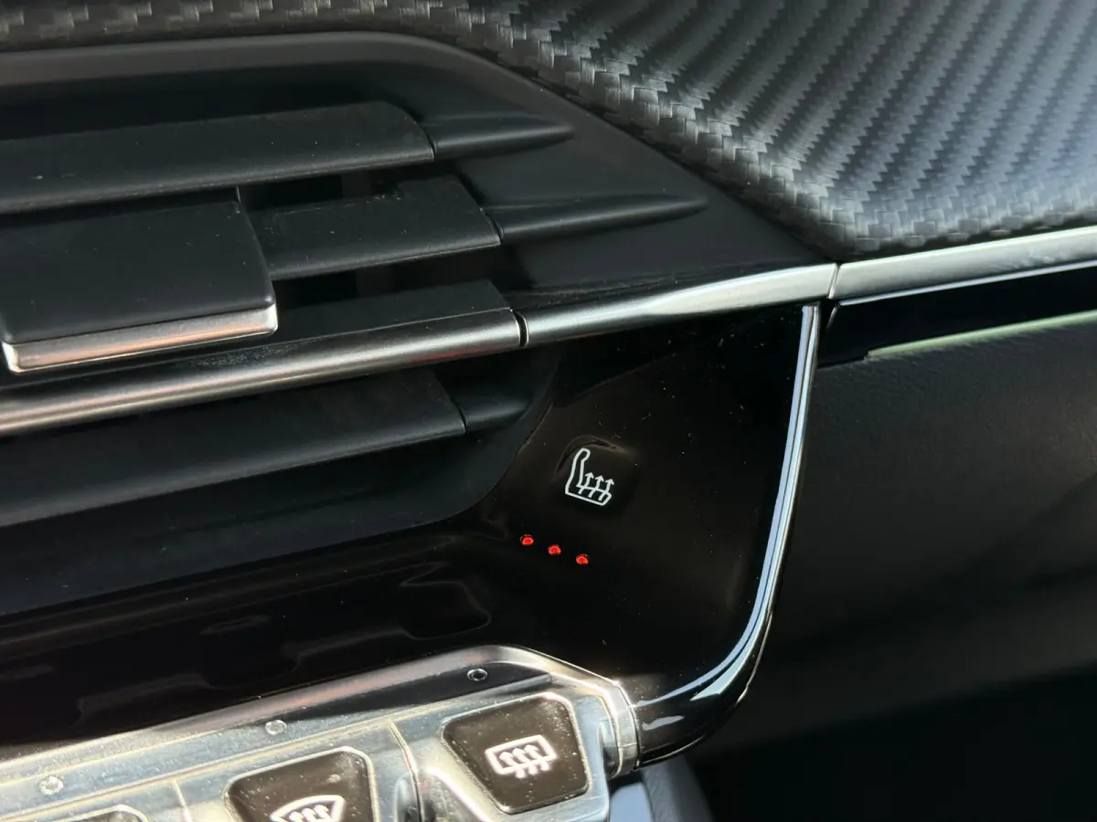 1.2 PureTech GT Achteruitrijcamera | Adeptieve cruise control | Keyless| Interieurverlichting | Stoelverwarming | Apple carplay & Android auto