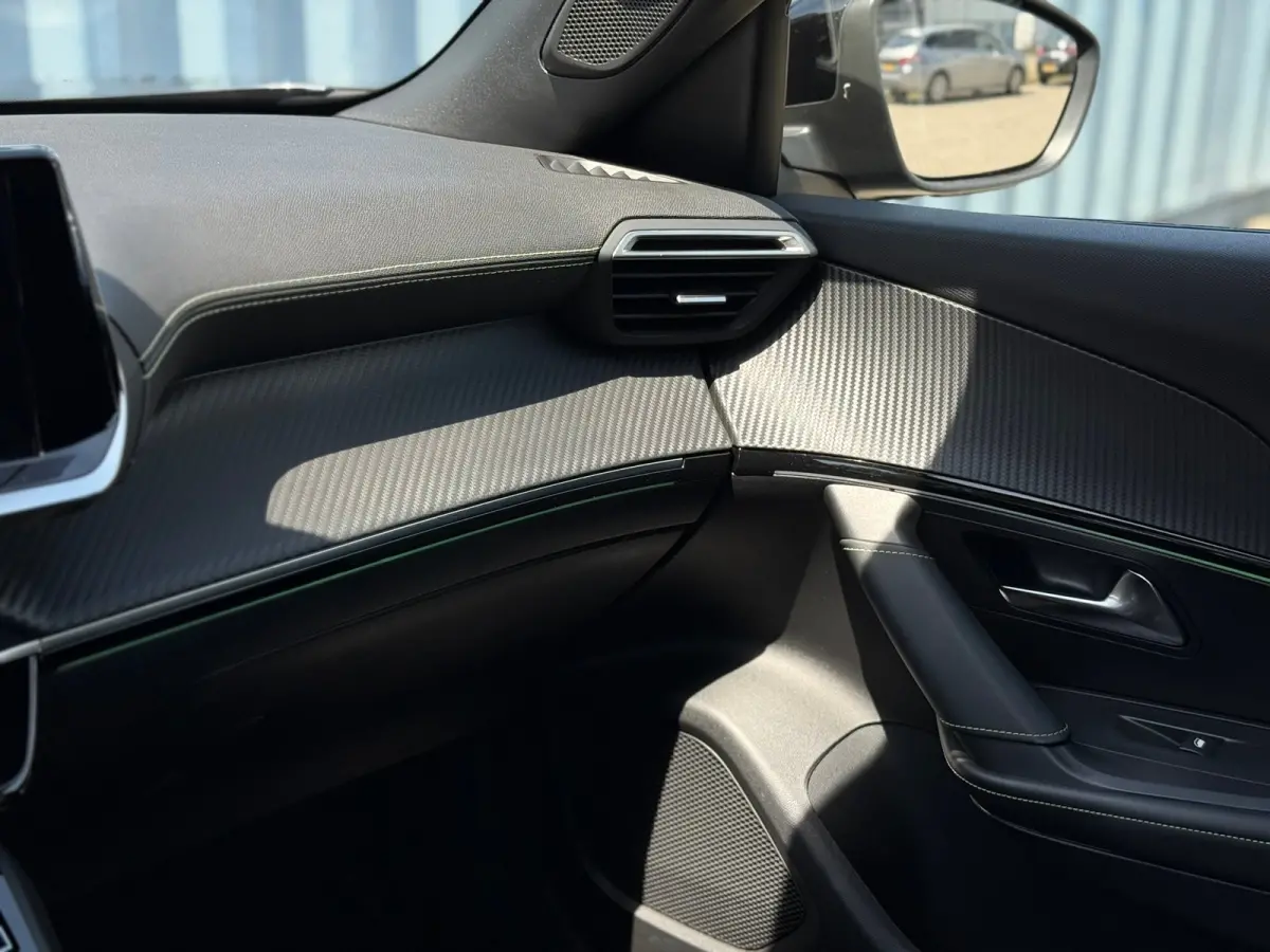 1.2 PureTech GT Achteruitrijcamera | Adeptieve cruise control | Keyless| Interieurverlichting | Stoelverwarming | Apple carplay & Android auto