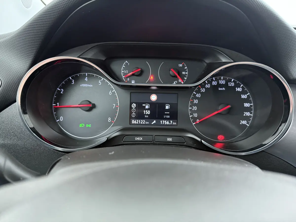 1.2 Turbo Innovation / Trekhaak / Navigatie / 360 Camera /  Parkeersensoren / Draadloos telefoonlader / Carplay / 16'' LMV