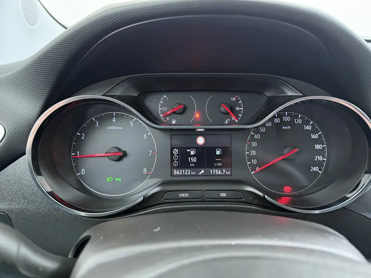 1.2 Turbo Innovation / Trekhaak / Navigatie / 360 Camera /  Parkeersensoren / Draadloos telefoonlader / Carplay / 16'' LMV