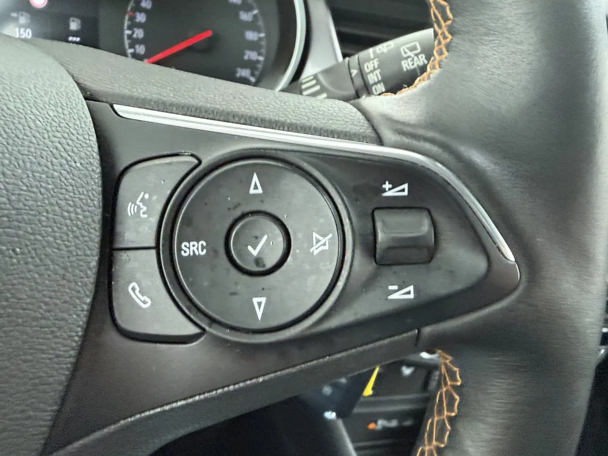 1.2 Turbo Innovation / Trekhaak / Navigatie / 360 Camera /  Parkeersensoren / Draadloos telefoonlader / Carplay / 16'' LMV