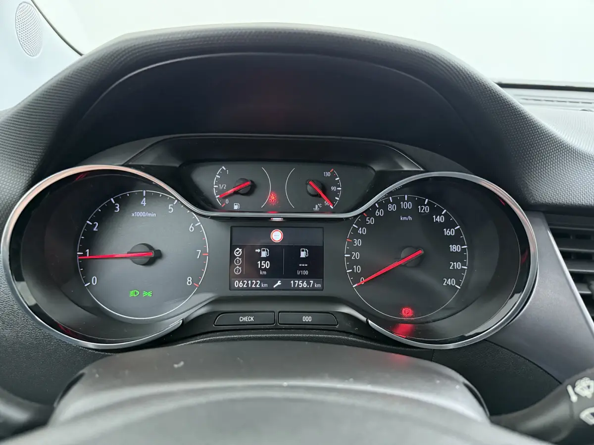 1.2 Turbo Innovation / Trekhaak / Navigatie / 360 Camera /  Parkeersensoren / Draadloos telefoonlader / Carplay / 16'' LMV