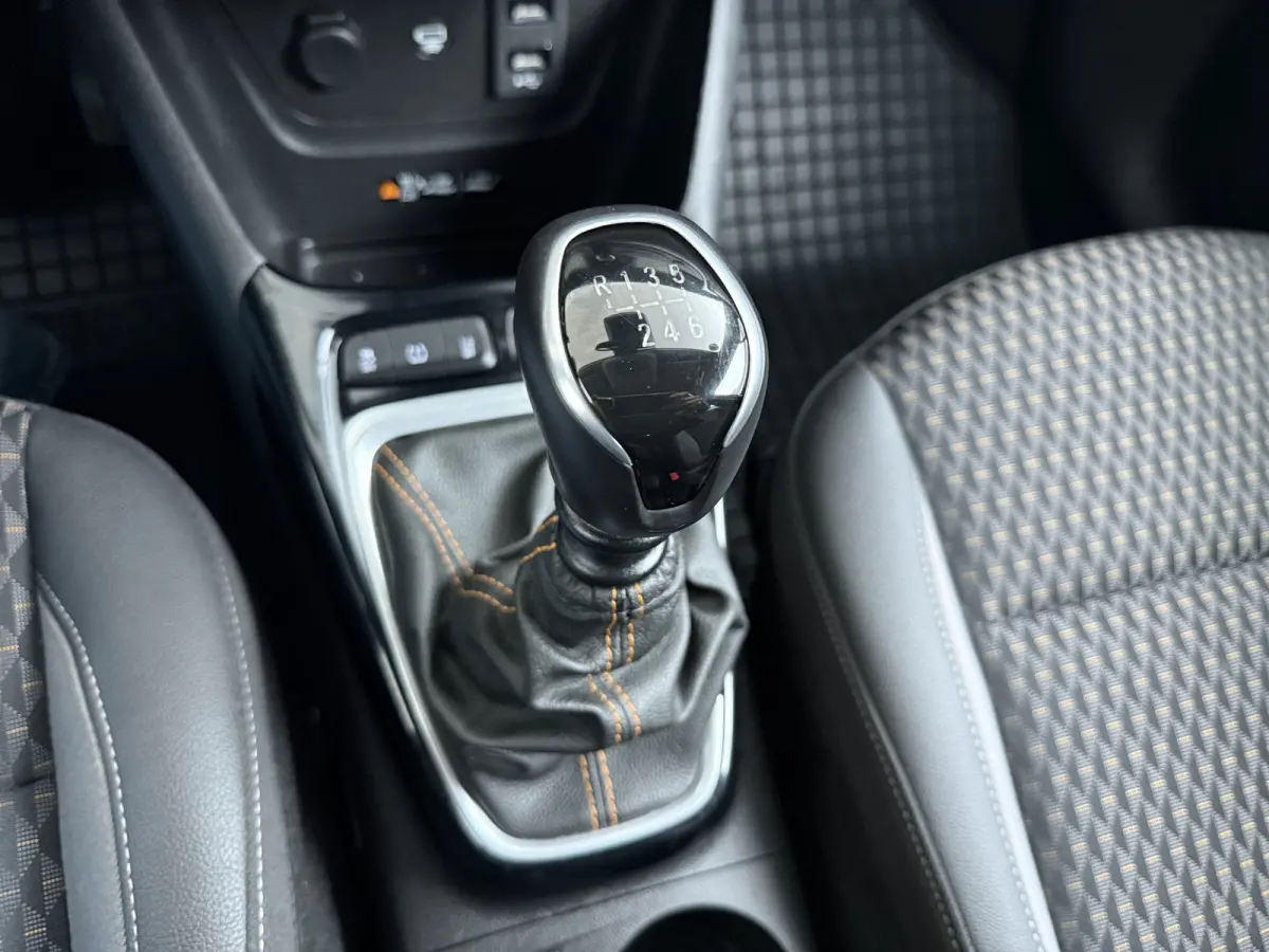 1.2 Turbo Innovation / Trekhaak / Navigatie / 360 Camera /  Parkeersensoren / Draadloos telefoonlader / Carplay / 16'' LMV