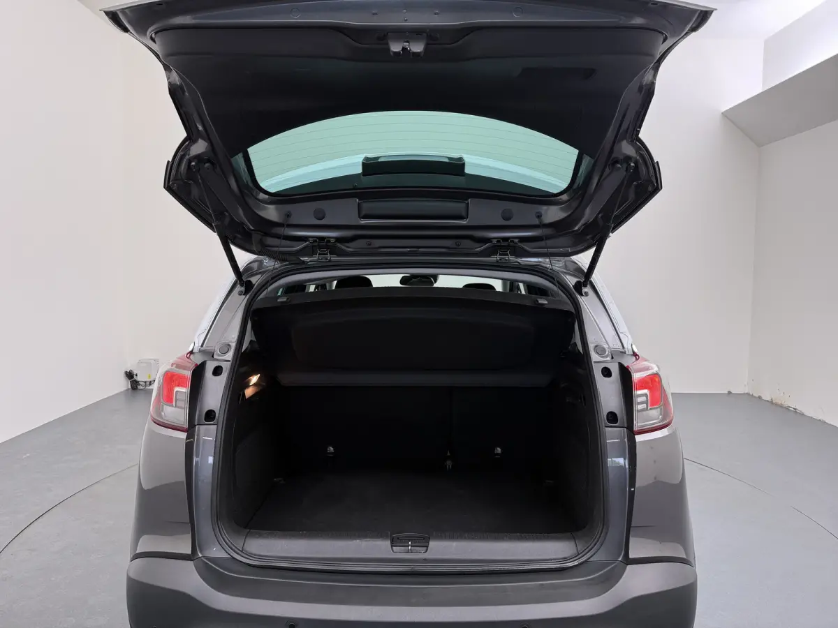 1.2 Turbo Innovation / Trekhaak / Navigatie / 360 Camera /  Parkeersensoren / Draadloos telefoonlader / Carplay / 16'' LMV