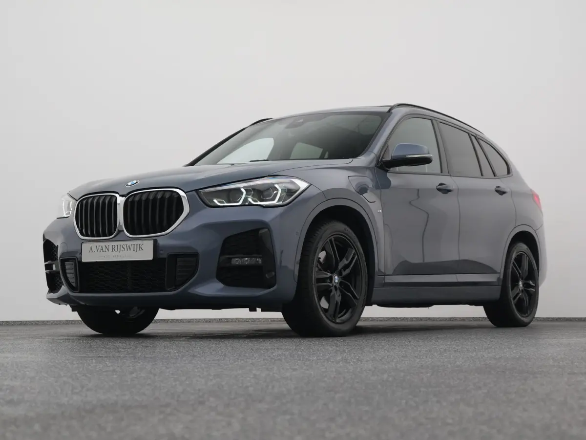 xDrive25e M-Sport | PANO | H&K | CAMERA | STOELVERW.