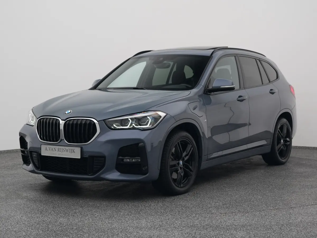 xDrive25e M-Sport | PANO | H&K | CAMERA | STOELVERW.