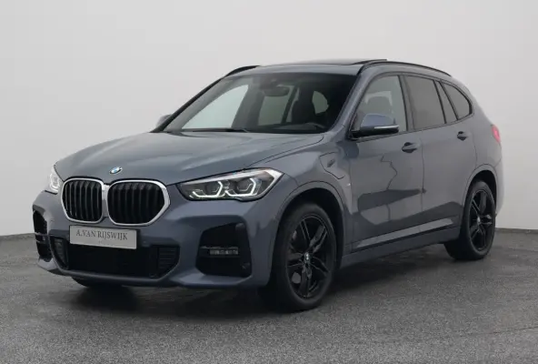 xDrive25e M-Sport | PANO | H&K | CAMERA | STOELVERW.