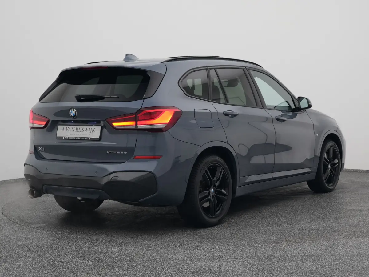xDrive25e M-Sport | PANO | H&K | CAMERA | STOELVERW.