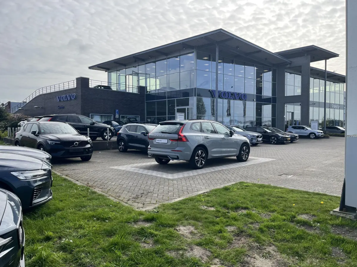 T6 Plug-in hybrid AWD Plus Dark | 360 Graden Camera | Trekhaak | Panoramadak | Apple Carplay | Stoel- en Stuurverwarming |