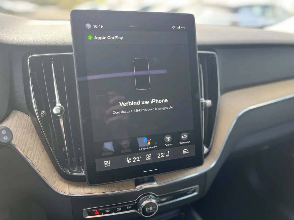 T6 Plug-in hybrid AWD Plus Dark | 360 Graden Camera | Trekhaak | Panoramadak | Apple Carplay | Stoel- en Stuurverwarming |