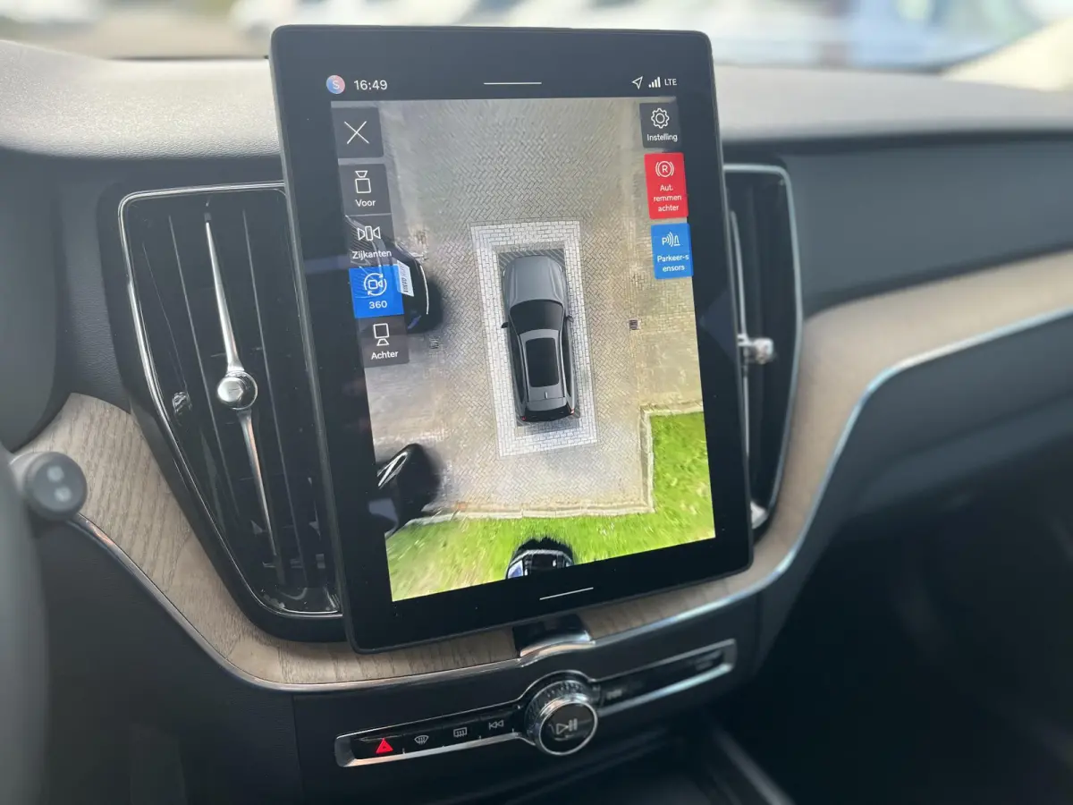 T6 Plug-in hybrid AWD Plus Dark | 360 Graden Camera | Trekhaak | Panoramadak | Apple Carplay | Stoel- en Stuurverwarming |