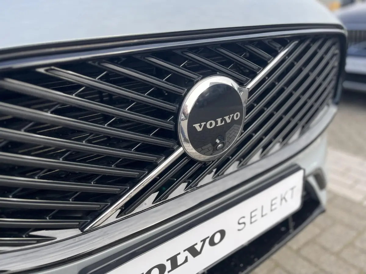 T6 Plug-in hybrid AWD Plus Dark | 360 Graden Camera | Trekhaak | Panoramadak | Apple Carplay | Stoel- en Stuurverwarming |