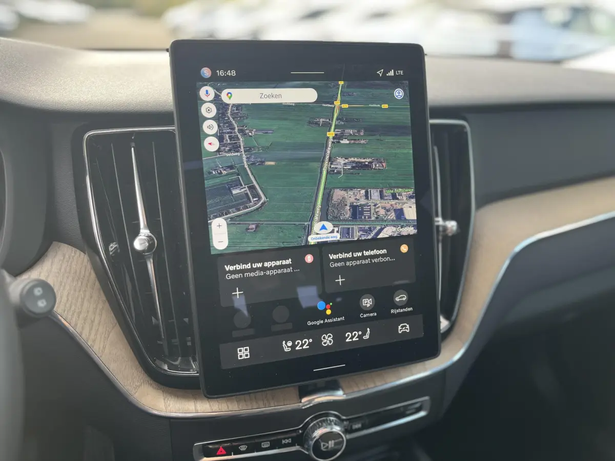 T6 Plug-in hybrid AWD Plus Dark | 360 Graden Camera | Trekhaak | Panoramadak | Apple Carplay | Stoel- en Stuurverwarming |
