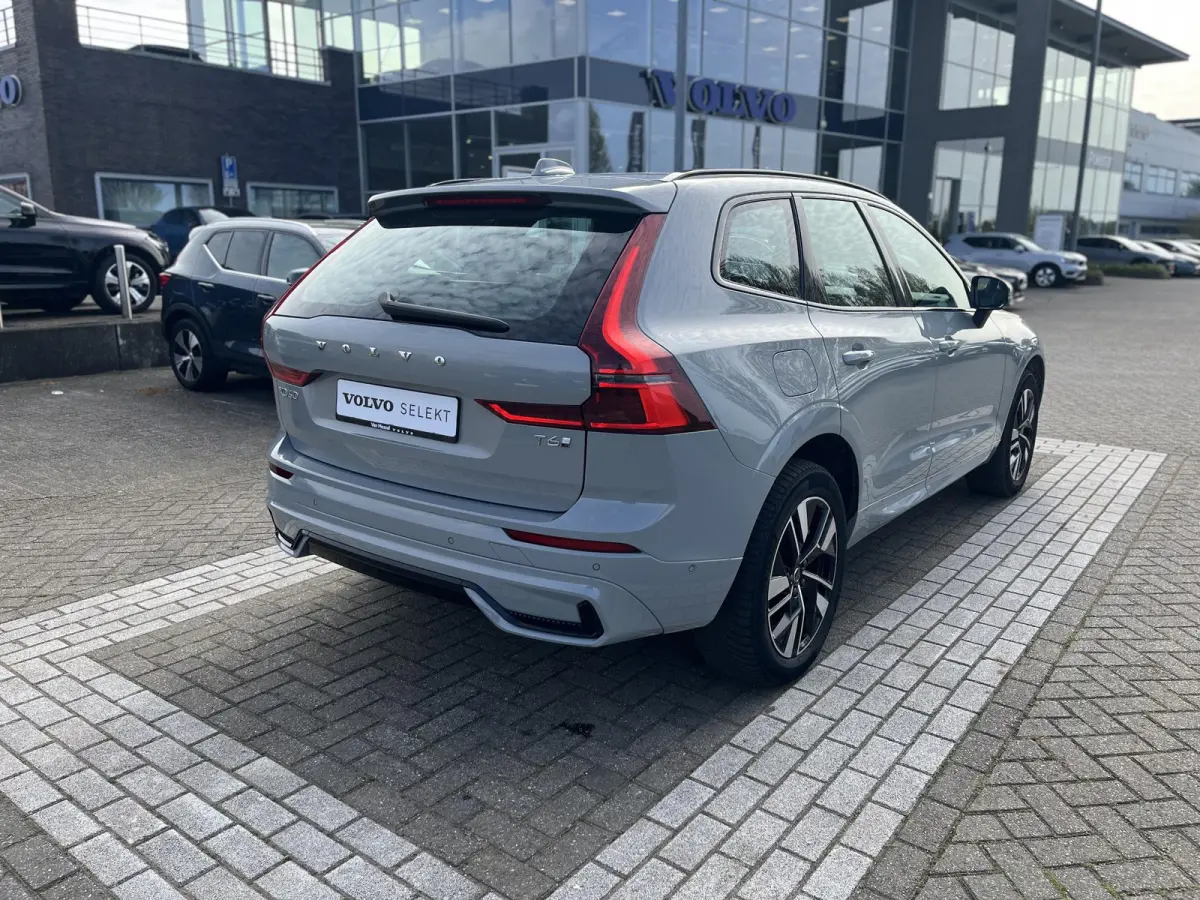 T6 Plug-in hybrid AWD Plus Dark | 360 Graden Camera | Trekhaak | Panoramadak | Apple Carplay | Stoel- en Stuurverwarming |