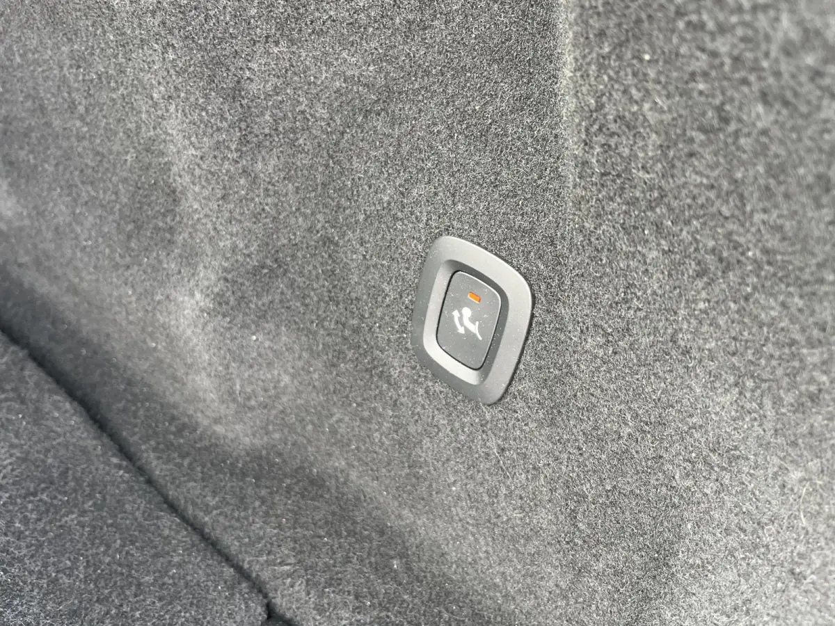 T6 Plug-in hybrid AWD Plus Dark | 360 Graden Camera | Trekhaak | Panoramadak | Apple Carplay | Stoel- en Stuurverwarming |