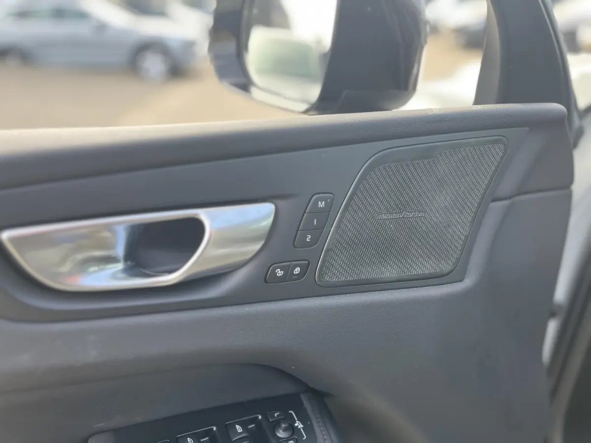 T6 Plug-in hybrid AWD Plus Dark | 360 Graden Camera | Trekhaak | Panoramadak | Apple Carplay | Stoel- en Stuurverwarming |